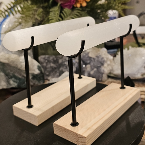 COPY - Selenite Bracelet Stand and cleanser 7.2" x 5.0" - Picture 5 of 5